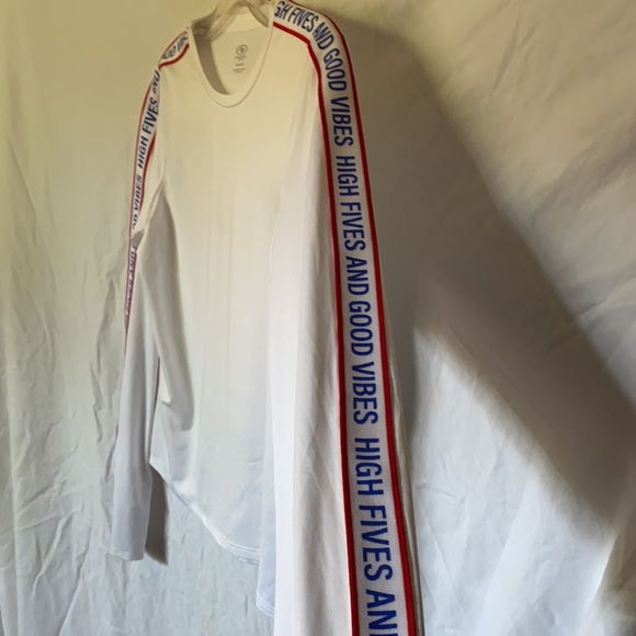 White long sleeve - Picture 2 of 4